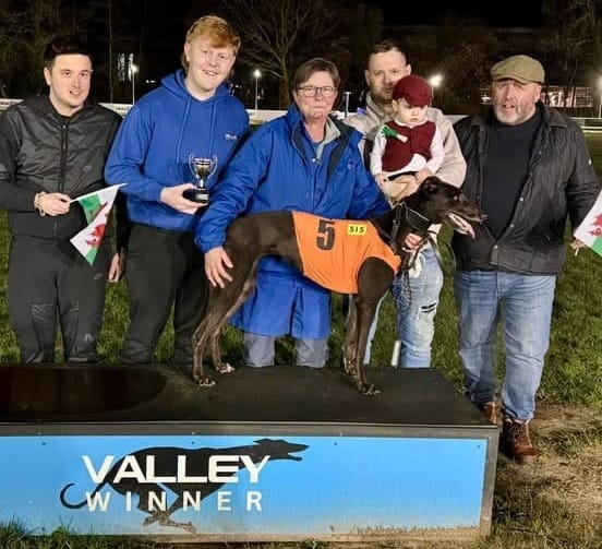 Big crowd shows to support greyhound racing at Valley